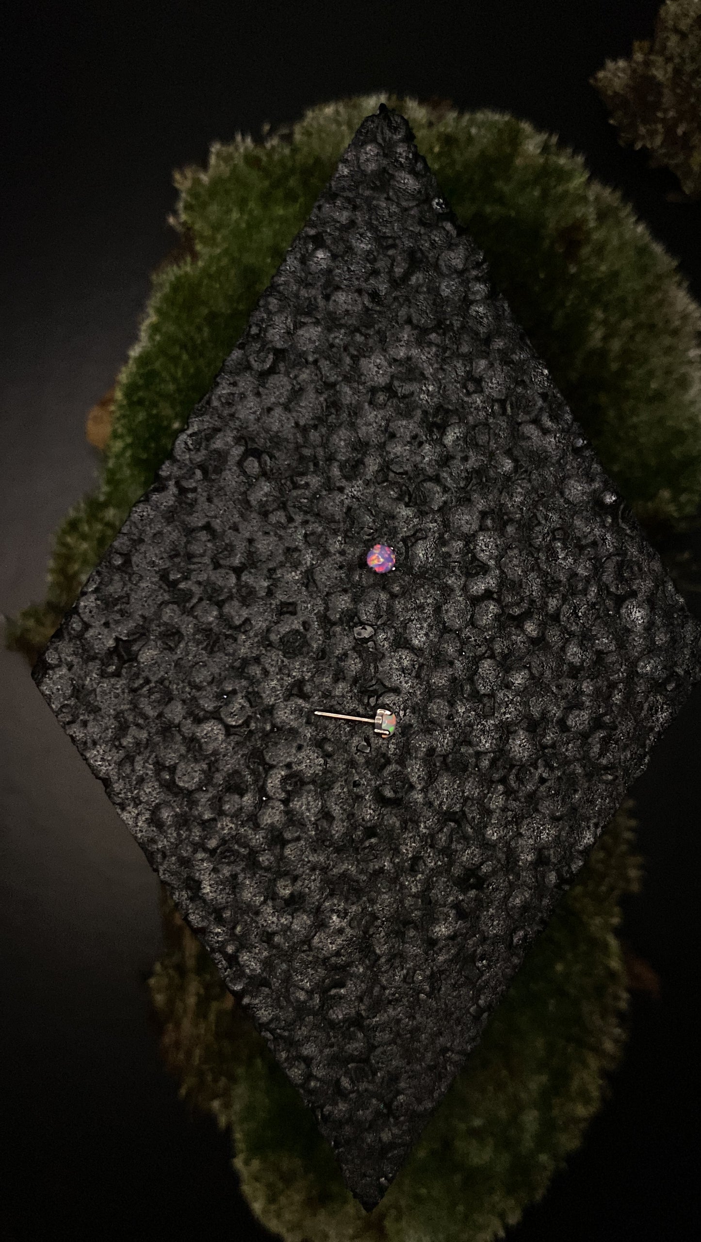 Opal Titanium Prong Threadless Top